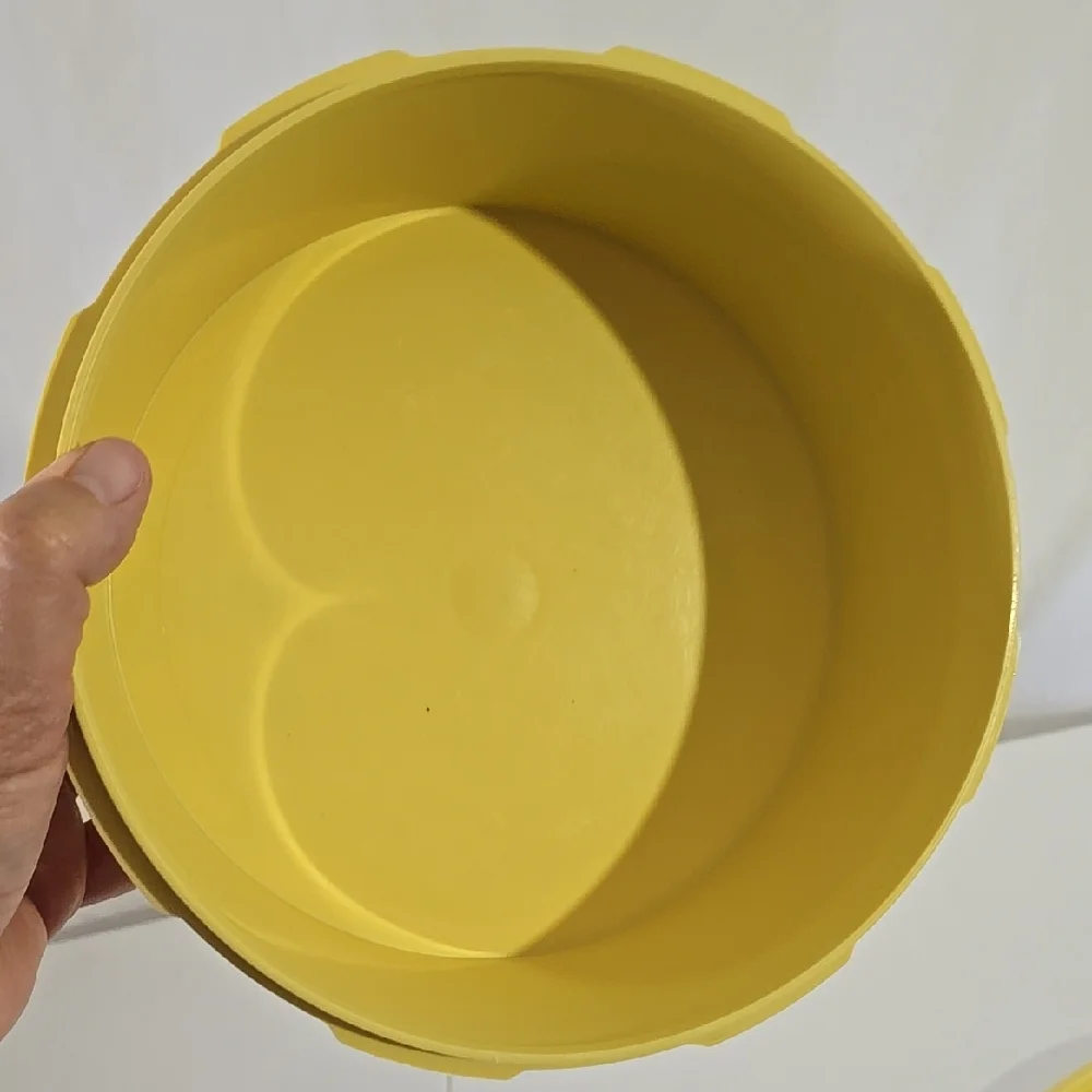 Tupperware Yellow Food Storage Container - Picture 4 of 7